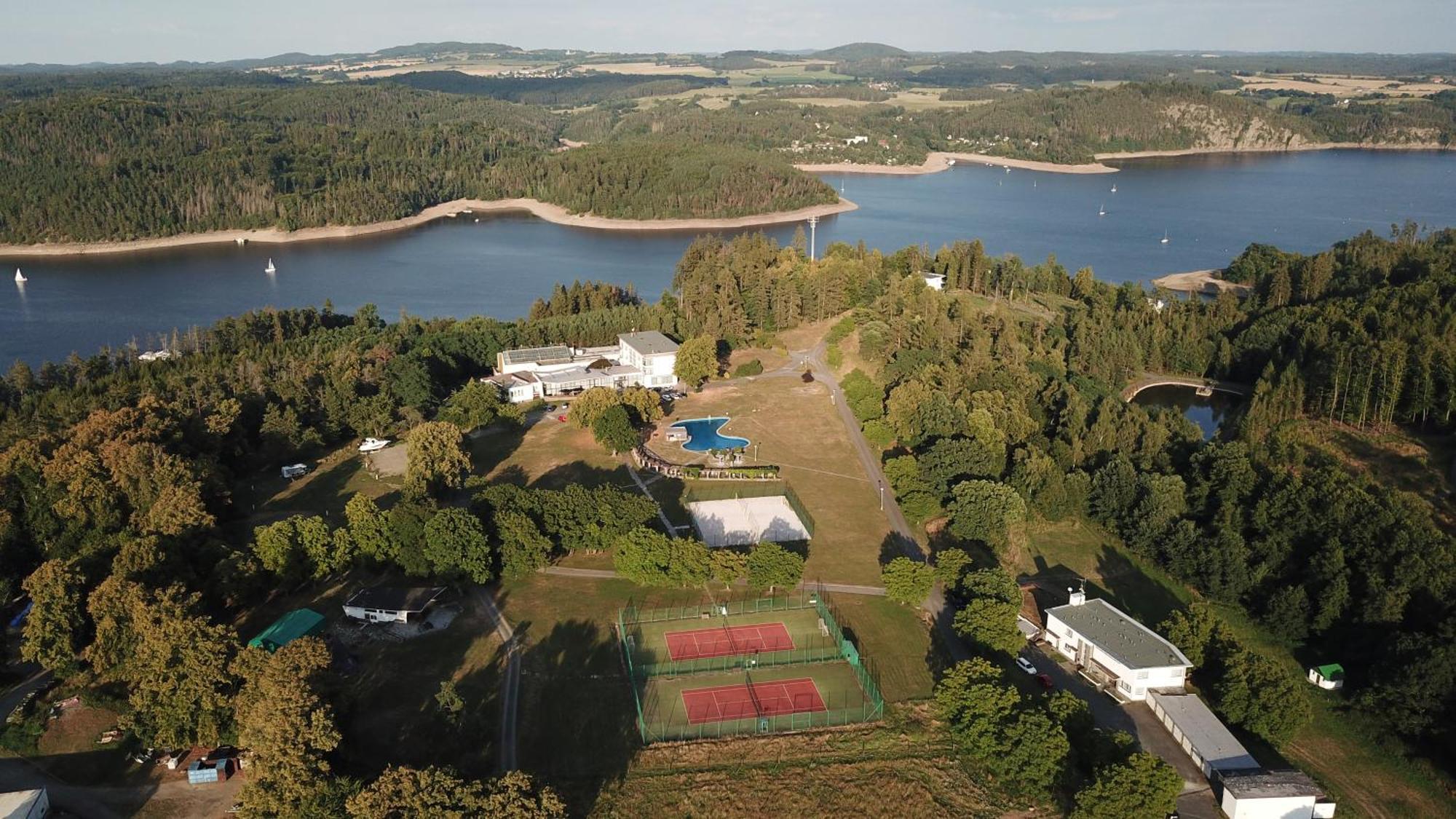 Wellness Hotel Orlik Kozarovice Extérieur photo